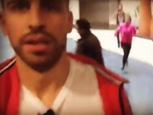 Φωτογραφία για Βίντεο: Επίθεση θαυμάστριας στον Πικέ σε live μετάδοση