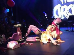 Φωτογραφία για Η Madonna εμφανίστηκε μεθυσμένη και κατέρρευσε στη σκηνή... [photos]