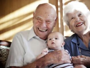 Φωτογραφία για Γιατί ο παππούς και η γιαγιά παίζουν σημαντικό ρόλο στο μεγάλωμα των παιδιών