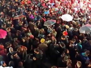Φωτογραφία για Πάρτι Νεολαίας 2016: Και με βροχή ο κόσμος στον «θεσμό» της Κοζανίτικης Αποκριάς! [video]