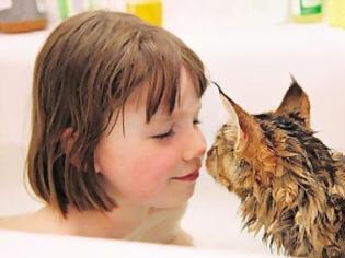 Φωτογραφία για Πώς μια γάτα άλλαξε ριζικά τη ζωή ενός κοριτσιού με αυτισμό