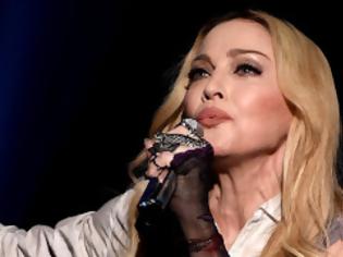 Φωτογραφία για Η πρώτη νίκη της Madonna στη μάχη για την κηδεμονία του Rocco... [photos]