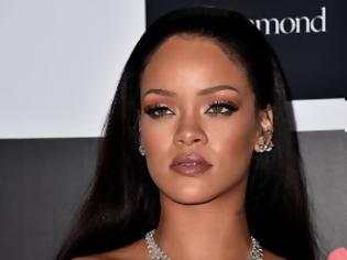 Φωτογραφία για Ο θαυμαστής που ξεφτίλισε τη Rihanna! Εκείνη του έδωσε το μικρόφωνο και αυτός... [photos]