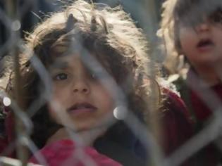 Φωτογραφία για Δραματικές οι καταστάσεις που βιώνουν οι πρόσφυγες - Η συγκινητική περιγραφή του Μητροπολίτη Πατρών για τα παιδιά που... βόσκουν χορτάρια [video]