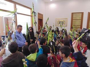 Φωτογραφία για Τα κάλαντα της Άνοιξης τραγούδησαν στη Περιφέρεια οι μαθητές του 8ου δημοτικού σχολείου Ηρακλείου