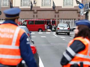 Φωτογραφία για To σκίτσο της Le Monde για το χτύπημα στις Βρυξέλλες που έχει συγκινήσει το διαδίκτυο... [photo]