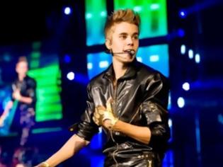 Φωτογραφία για Δεν θα το πιστεύετε: Ποιες είναι  μεγάλες θαυμάστριες του Justin Bieber και πήγαν στη συναυλία του; [photos]