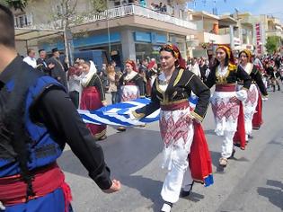 Φωτογραφία για Με τη συμμετοχή μαθητών σχολείων του Γαζίου και Πολιτιστικών Συλλόγων του Δήμου Μαλεβιζίου, πραγματοποιήθηκε η παρέλαση στην πόλη του Γαζίου [photos]