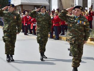 Φωτογραφία για Άψογη η στρατιωτική παρέλαση στη Βέροια. Δέχθηκε τα συγχαρητήρια του Μεράρχου ο έχων το γενικό πρόσταγμα Αντισυνταγματάρχης κ.Βαρελάς.Video