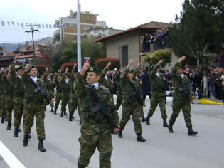 Φωτογραφία για Θερμό χειροκρότημα για την Β΄Μοίρα καταδρομών στην παρέλαση της 25ης Μαρτίου στη Νάουσα (video)