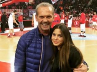 Φωτογραφία για Πέτρος Κωστόπουλος: Με την 17χρονη κόρη του στο ΣΕΦ για να δει τον Ολυμπιακό!
