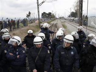 Φωτογραφία για ΕΙΔΟΜΕΝΗ: ΔΙΑΦΩΝΙΕΣ ΜΕΤΑΞΥ ΠΡΟΣΦΥΓΩΝ ΜΕΤΑ ΤΙΣ ΦΗΜΕΣ ΓΙΑ ΑΝΟΙΓΜΑ ΤΩΝ ΣΥΝΟΡΩΝ