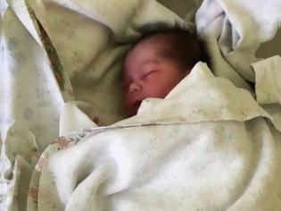 Φωτογραφία για Το πρώτο προσφυγόπουλο γεννήθηκε στις Θερμοπύλες [video]