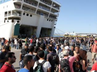Φωτογραφία για Πόσοι είναι οι πρόσφυγες στον Πειραιά;