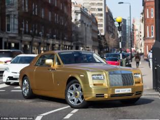 Φωτογραφία για Χαμός με τα χρυσά αυτοκίνητα στο Λονδίνο... [photos]