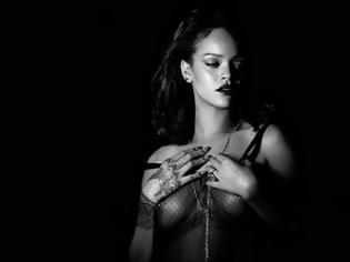 Φωτογραφία για #KISSITBETTER. Η Rihanna στο νέο της βίντεο (σχεδόν) γuμνή