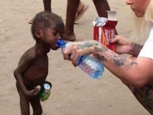 Φωτογραφία για Θαυματουργή αλλαγή του αγοριού που βρέθηκε υποσιτισμένο στη Νιγηρία