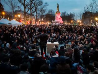 Φωτογραφία για Τρίτη νύχτα κατάληψης της πλατείας Δημοκρατίας στο Παρίσι