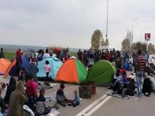 Φωτογραφία για ΣΕ ΕΞΕΛΙΞΗ: Κινητοποίηση προσφύγων σε δύο σημεία της εθνικής οδού Θεσσαλονίκης - Ευζώνων