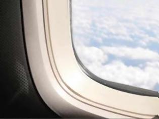Φωτογραφία για Και όμως τα παράθυρα των αεροπλάνων έχουν μια μικρή τρύπα