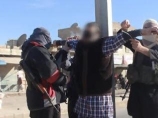 Φωτογραφία για Εικόνες - σοκ: Τζιχαντιστές σταύρωσαν και εκτέλεσαν τέσσερις άντρες... [photos]