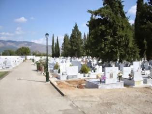 Φωτογραφία για Εύβοια: Είχε ζητήσει όταν πεθάνει να τον θάψουν με το μαξιλάρι - Μετά την κηδεία όμως έγινε ο ΧΑΜΟΣ