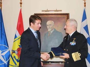 Φωτογραφία για Συνάντηση Αρχηγού ΓΕΕΘΑ με τον Πρέσβυ της Σερβίας