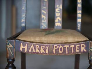 Φωτογραφία για Πόσο πουλήθηκε η καρέκλα της JK Rowling;