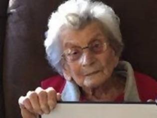 Φωτογραφία για Γιατί ποτέ δεν είναι αργά. Αυτή η γυναίκα πήρε πτυχίο στα... 102!