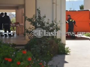 Φωτογραφία για Κρήτη: Γυναίκα απειλούσε να πέσει από σπίτι στα Χανιά [video]