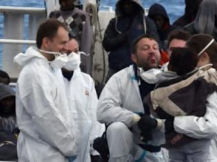 Φωτογραφία για Ιταλία: Πάνω από 2.100 πρόσφυγες διασώθηκαν στη Μεσόγειο