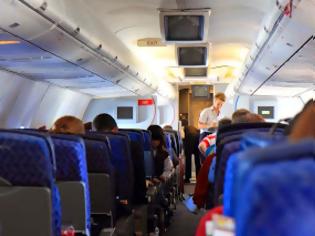 Φωτογραφία για Μεγάλη προσοχή: Τι δεν πρέπει να αγγίζετε μέσα σ' ένα αεροπλάνο για κανέναν λόγο;