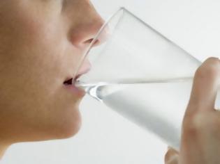 Φωτογραφία για 7 σημάδια που στέλνει το σώμα σας, όταν δεν πίνετε αρκετό νερό