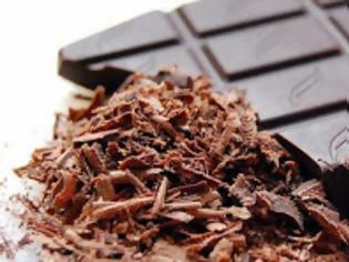 Φωτογραφία για Γιατί πρέπει να τρώτε λίγη μαύρη σοκολάτα πριν κοιμηθείτε;