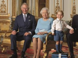 Φωτογραφία για Τα συλλεκτικά γραμματόσημα για τα γενέθλια της Βασίλισσας. Μέχρι και ο μικρός George είναι μέσα! [photos]