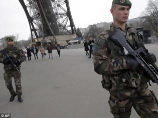 Φωτογραφία για Οι Γάλλοι άρχισαν να αγαπούν τον στρατό και την Αστυνομία