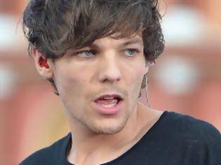 Φωτογραφία για Η φωτογραφία του Louis Tomlinson με τον γιο του που λύγισε το διαδίκτυο... [photo]