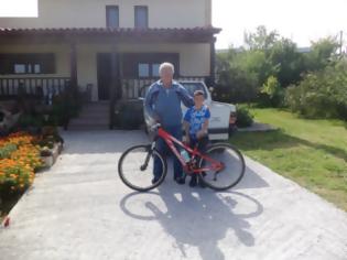 Φωτογραφία για Κρήτη: Ο πατέρας της ποδηλασίας με ορθοπεταλιές… αγάπης στο χωριό του!