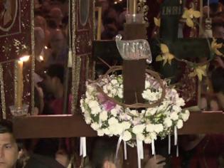 Φωτογραφία για Ιωάννινα: Πλήθος πιστών και βαθιά κατάνυξη στην περιφορά και συνάντηση των Επιταφίων [video]