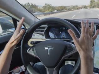 Φωτογραφία για «Ανεξέλεγκτος και δήθεν» ο αυτόματος πιλότος της Tesla, λέει η Volvo