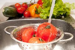 Προσοχή: Τι πρέπει να ξέρετε για το πλύσιμο των φρούτων και των λαχανικών;