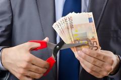 Μείωση ΣΟΚ στους μισθούς από Ιούνιο: Ποιοι χάνουν έως 420 ευρώ – Παραδείγματα