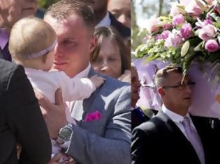 Φωτογραφία για Πατέρας πήγε την κόρη του στην κηδεία της μητέρας της και οι εικόνες θα σας κάνουν να δακρύσετε [photos]