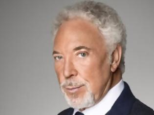 Φωτογραφία για Δείτε τον Tom Jones για πρώτη φορά μετά το θάνατο της γυναίκας του... [photos]