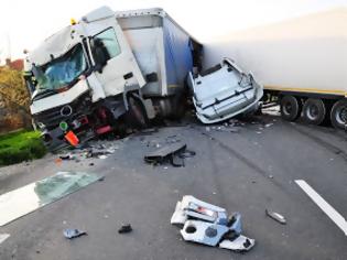 Φωτογραφία για Σοκαριστικά στοιχεία για τροχαία ατυχήματα το Μήνα Απρίλιο από τη ΓΑΔΑ