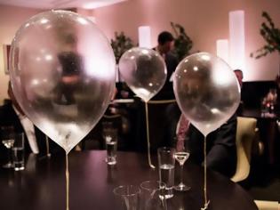 Φωτογραφία για Δεν θα το πιστεύετε! Γιατί έχουν αυτά τα μπαλόνια σε τραπέζι στις ΗΠΑ; [photo]