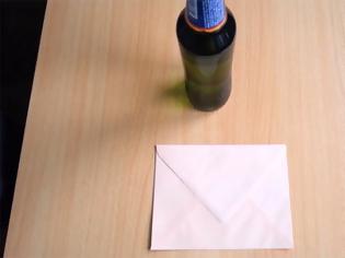 Φωτογραφία για Πώς να ανοίξετε μία μπύρα με ένα… φάκελο! [Βίντεο]