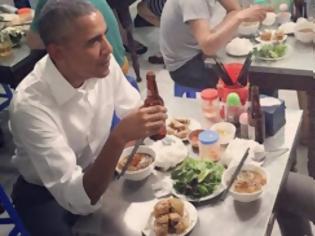 Φωτογραφία για Ο Ομπάμα τρώει νουντλς μαζί με τον Άντονι Μπουρντέν στο Βιετνάμ. Πόσο πλήρωσαν;