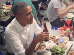 Φωτογραφία για Ο Ομπάμα και το γεύμα των έξι δολαρίων σε πλαστική καρέκλα στην Ασία!