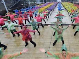 Φωτογραφία για 31.000 γιαγιάδες μπήκαν στο Γκίνες χορεύοντας!